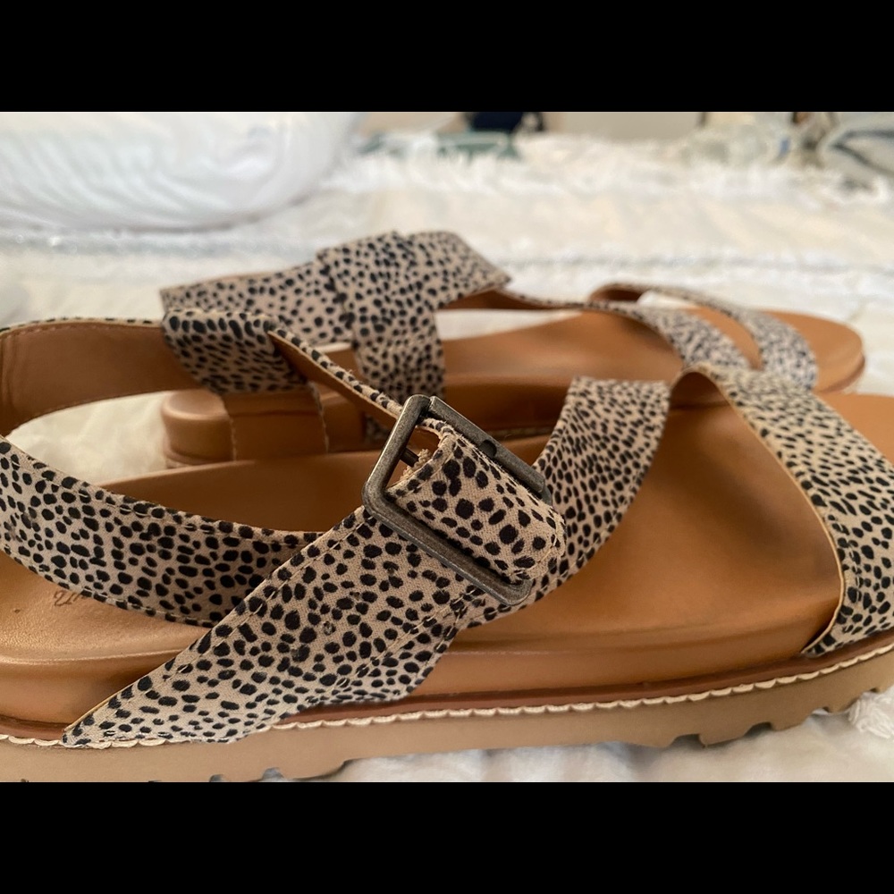 Sandals - Picture 2 of 3